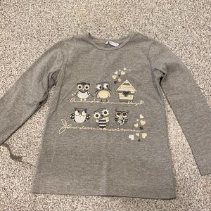 Long sleeve grey t-shirt with owls. Size: 6